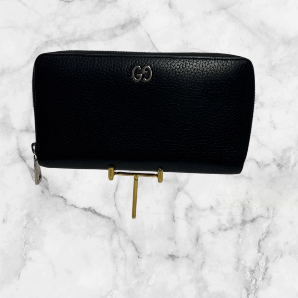 Gucci full size zippy wallet